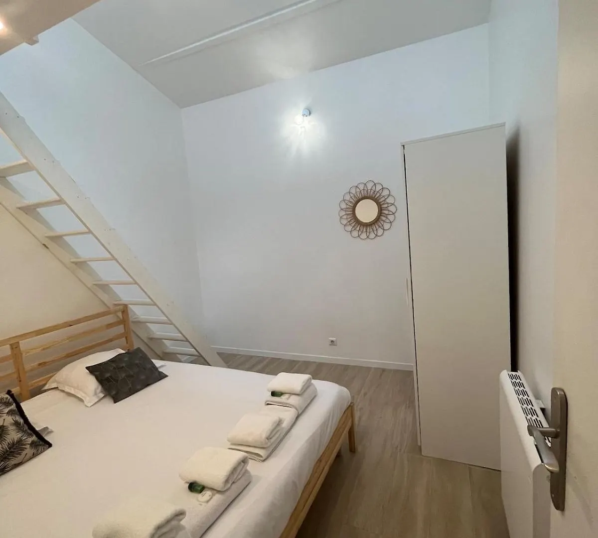 Apartment Berbere 13 People Paris Place De La Nation France