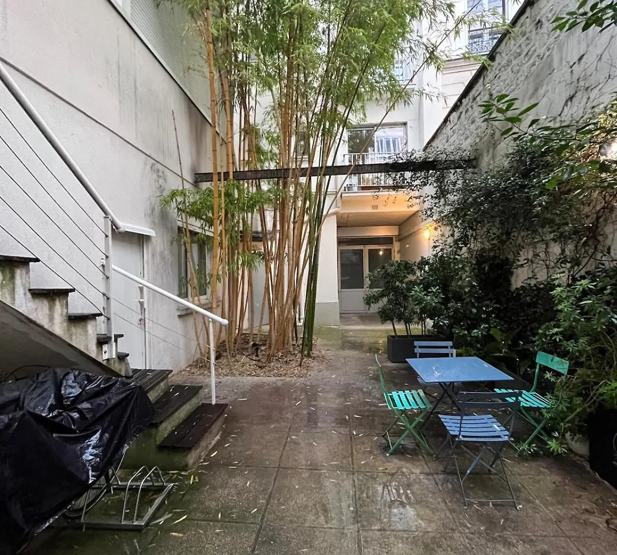 Berbere 13 People Paris Place De La Nation 0*,